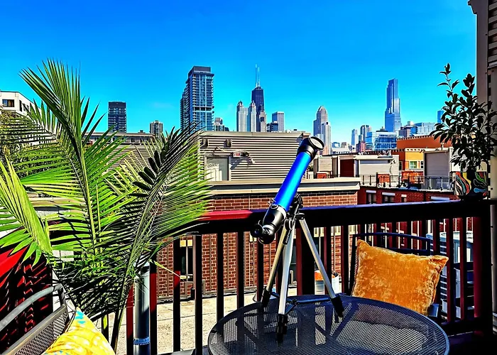Casa vacanze Art Downtown Fulton Market Entire 3 Bedroom Sleep10 Private Garage Roof Ev Tesla *